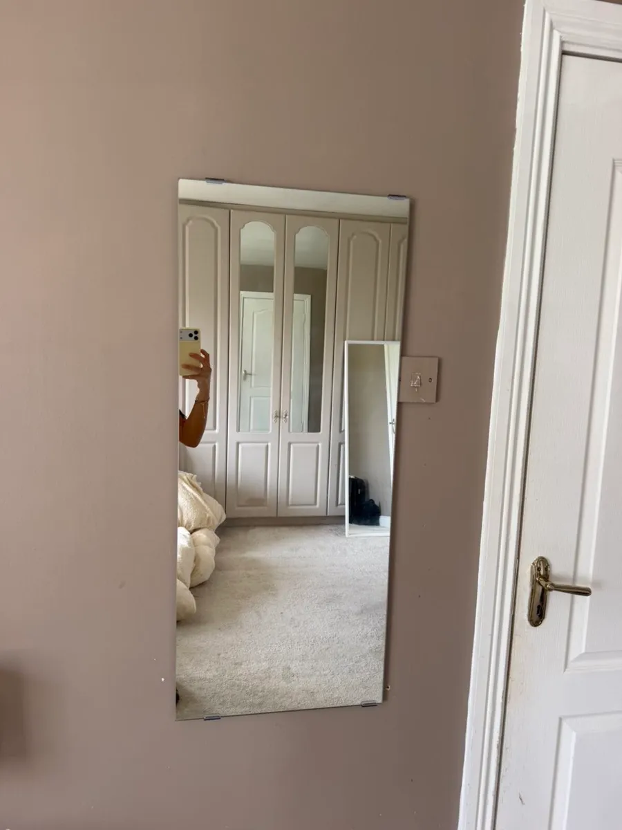 Set of 2 Wall Mirrors - Image 2