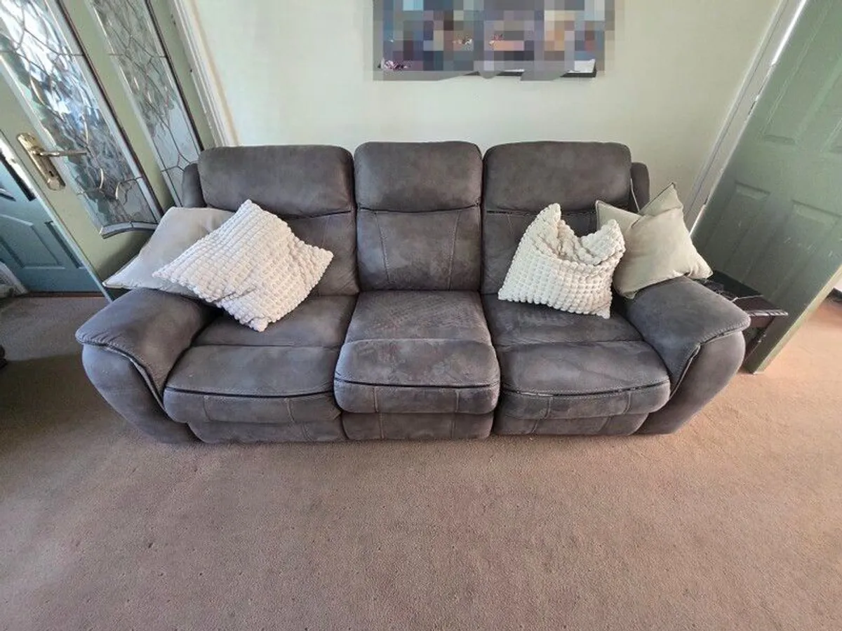 iTable Recliner Sofa - Image 1