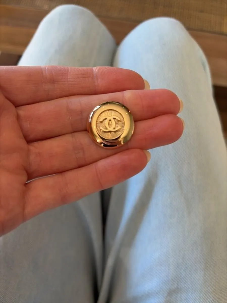 Chanel buttons - Image 4