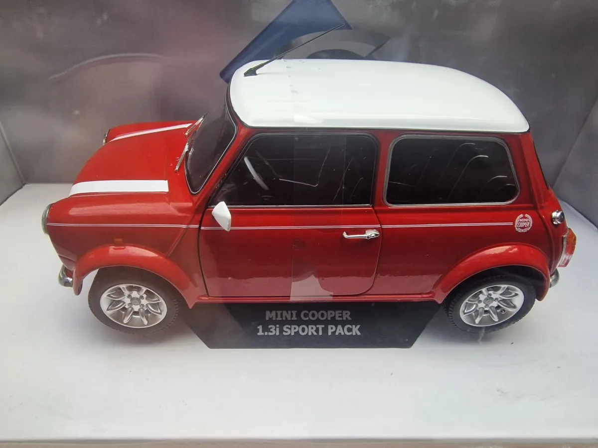 Solido 1 18 Mini Cooper 1.3 Sport diecast car - Image 2