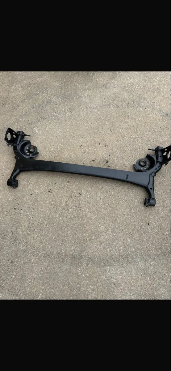 Toyota Yaris back axle 1999 - 2005 - Image 2
