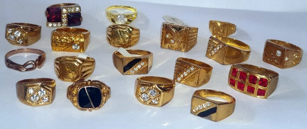 18 Assorted 18KP Gentlemans Rings - Image 2