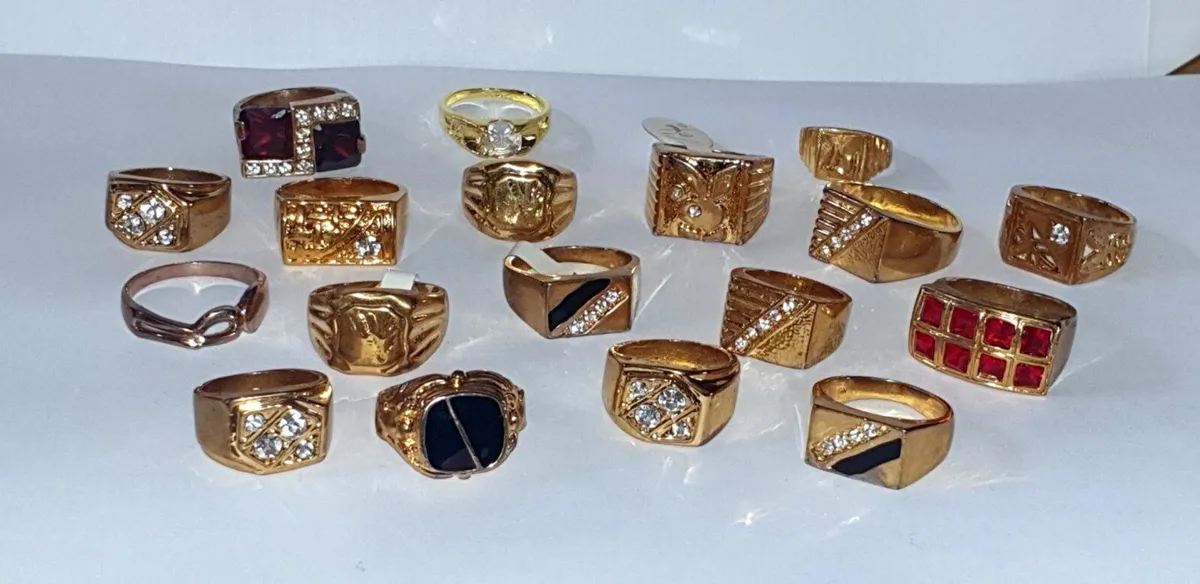 18 Assorted 18KP Gentlemans Rings - Image 3