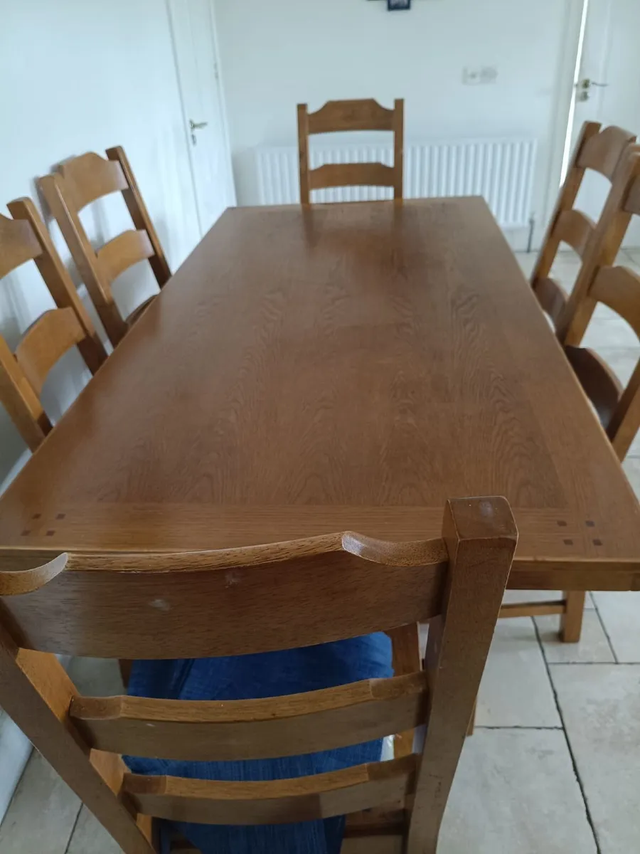 Table and matching chairs - Image 1