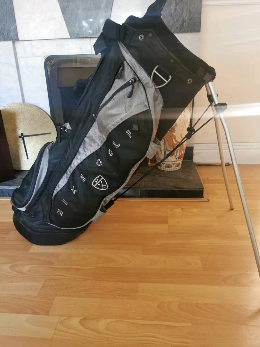 Nike golf bag - Image 1