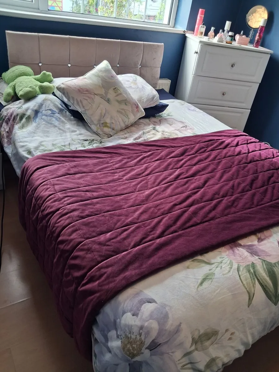 4ft 6 double bed - Image 1
