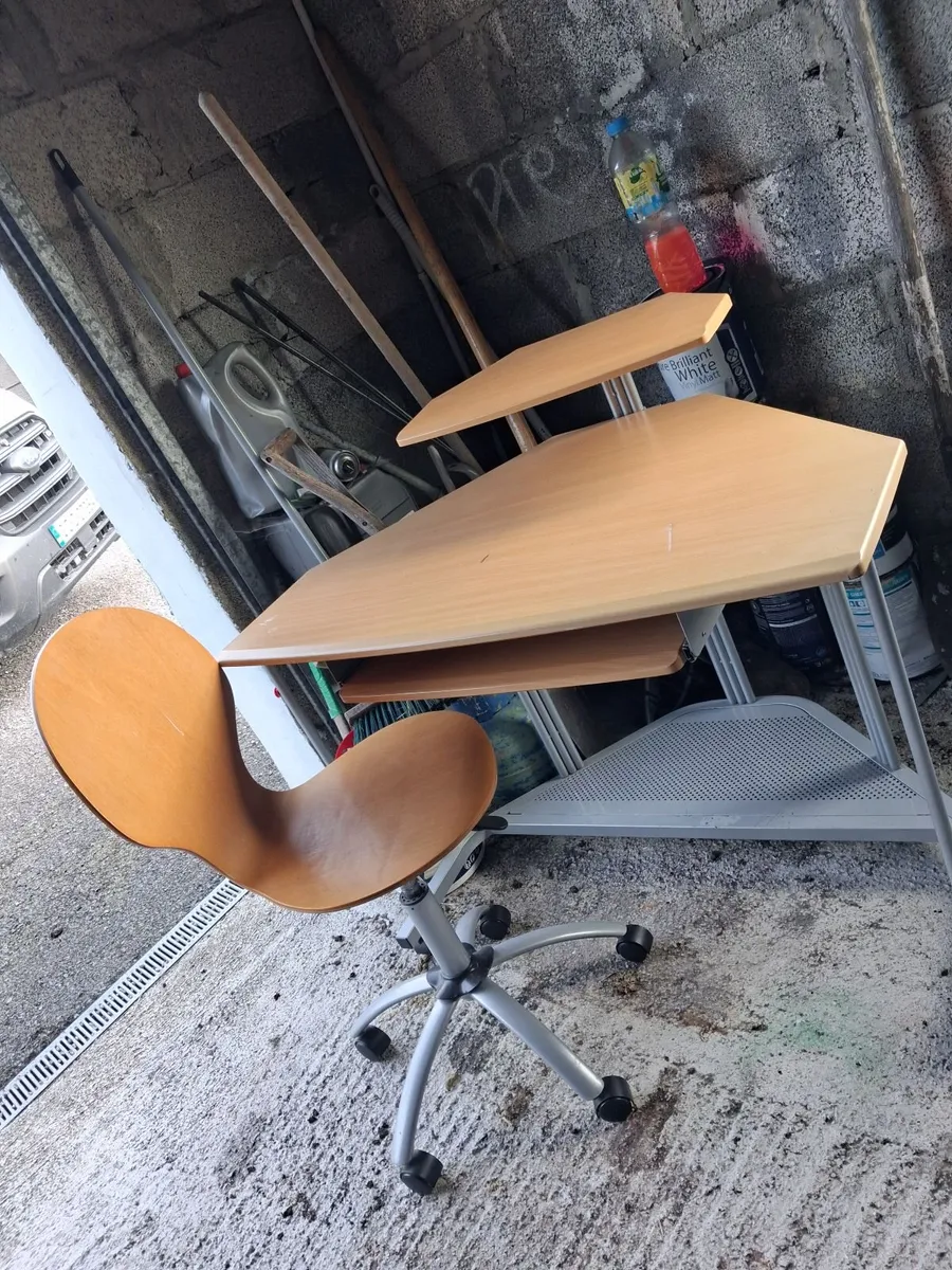 Study desk and chair - Image 3