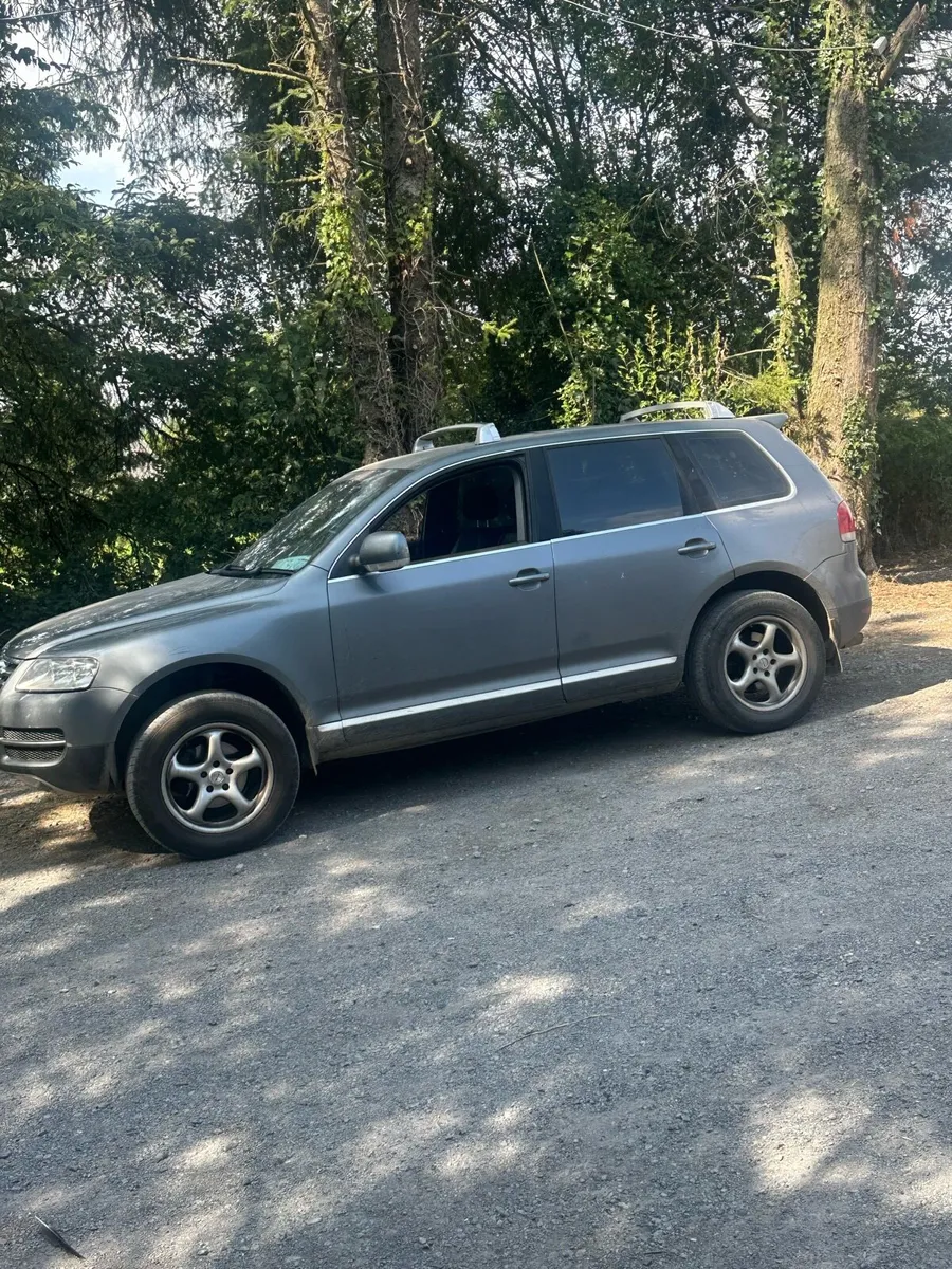 Volkswagen crewcab 5 seater €333 tax - Image 1