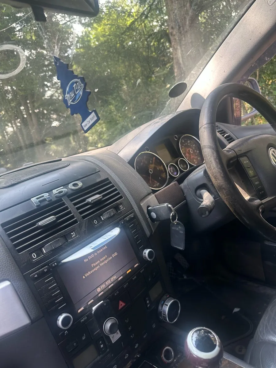 Volkswagen crewcab 5 seater €333 tax - Image 3