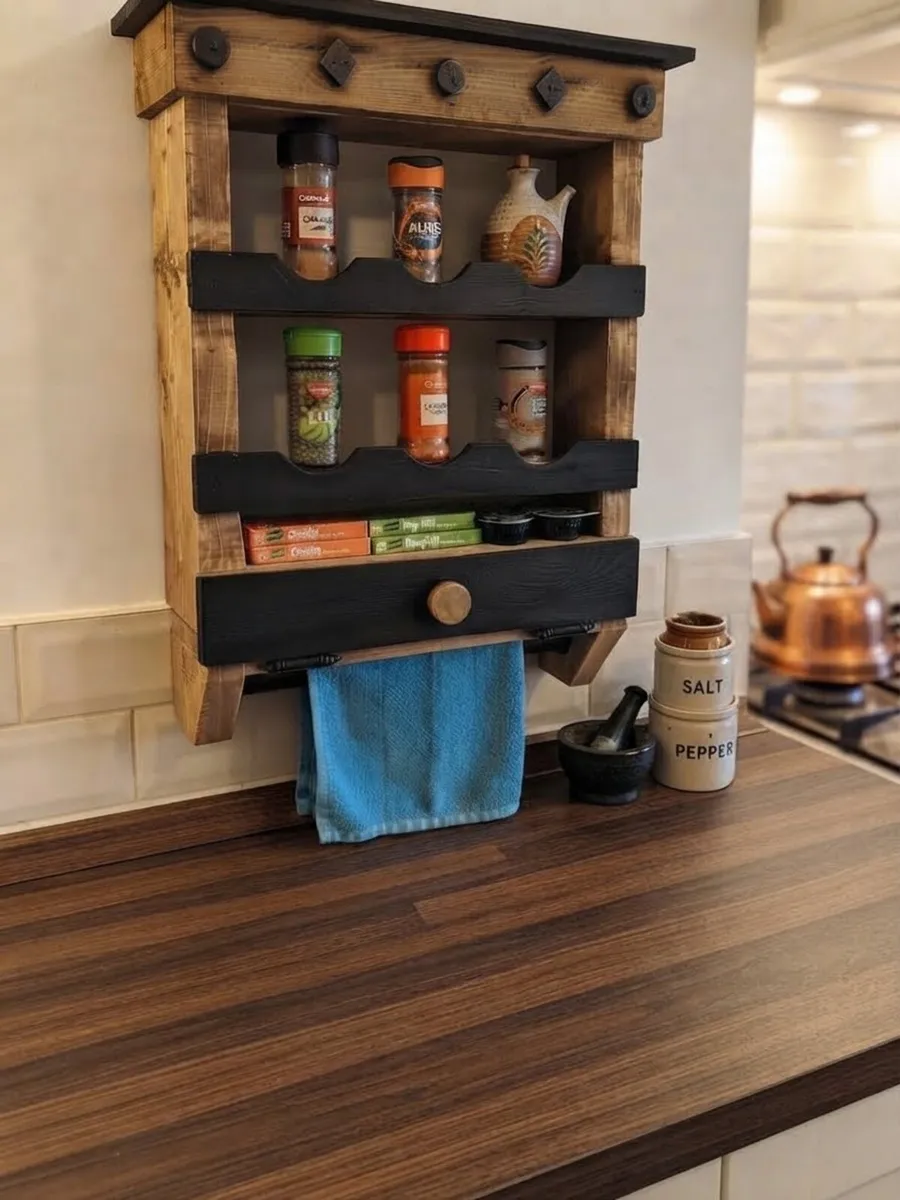 Country Style Kitchen Spice Rack - Image 1