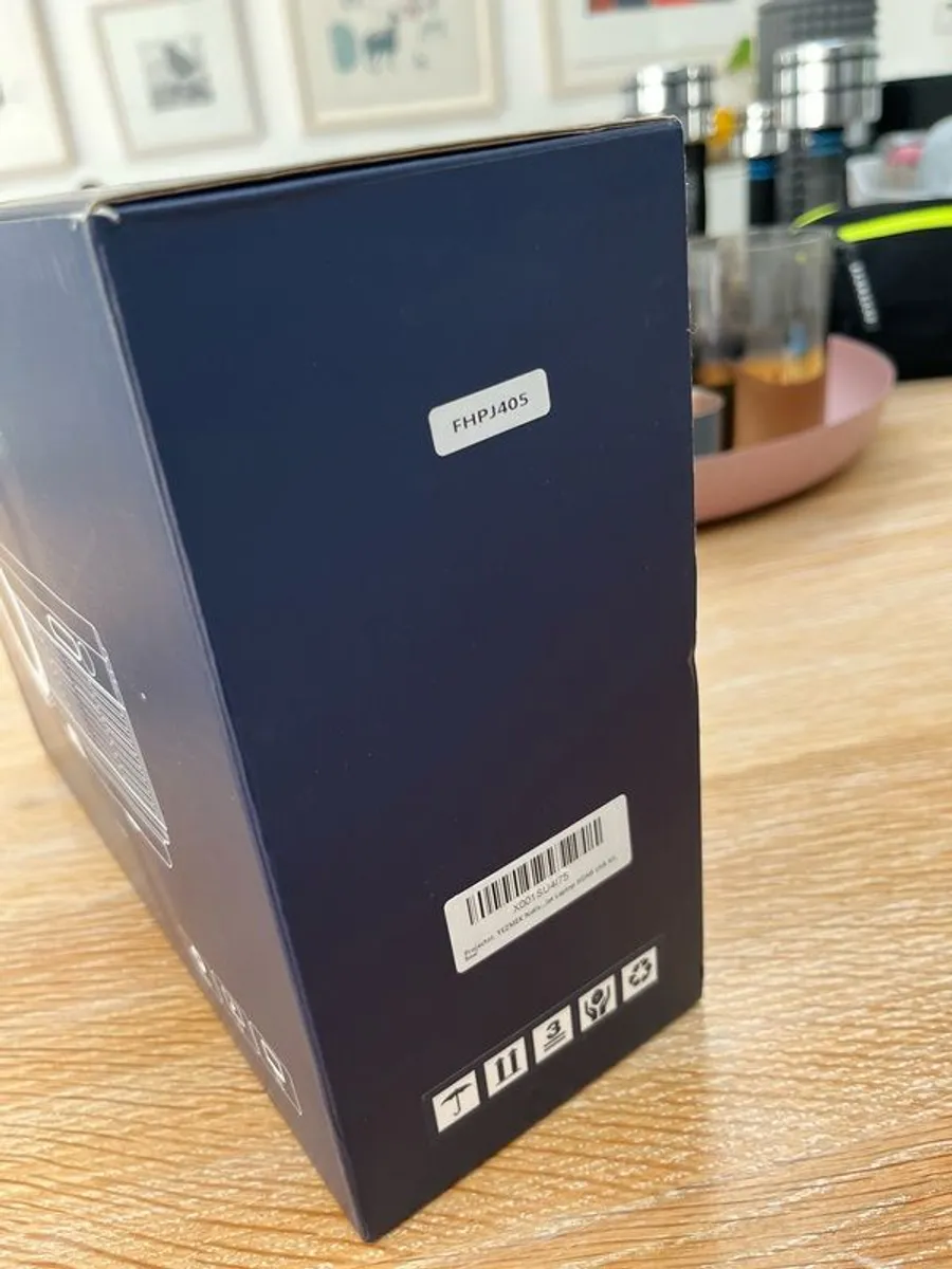 Yezmek V7 native 1080P WiFi Bluetooth projector - Image 3