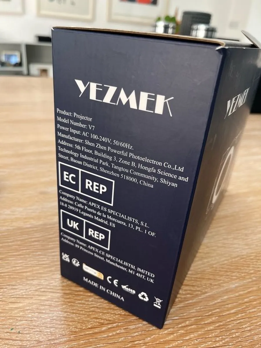 Yezmek V7 native 1080P WiFi Bluetooth projector - Image 2