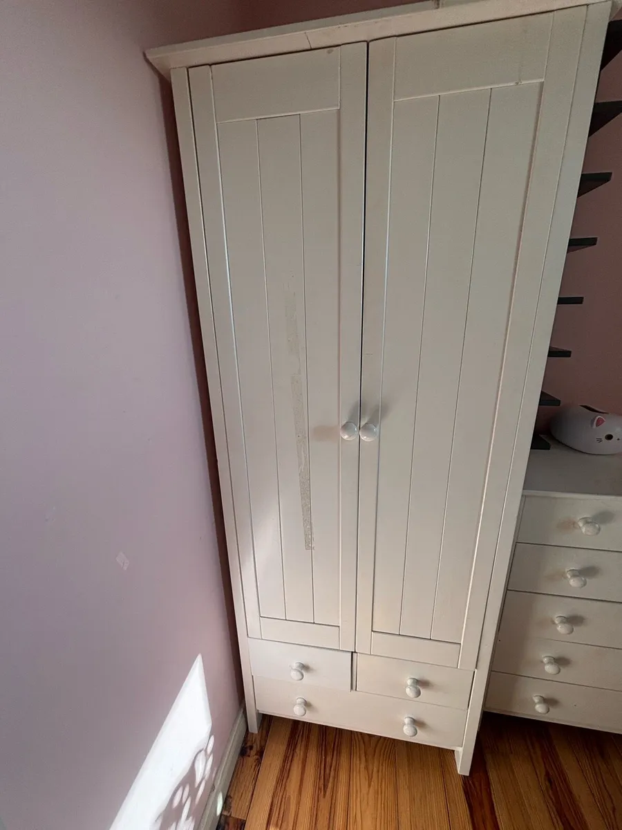 Kids wardrobe