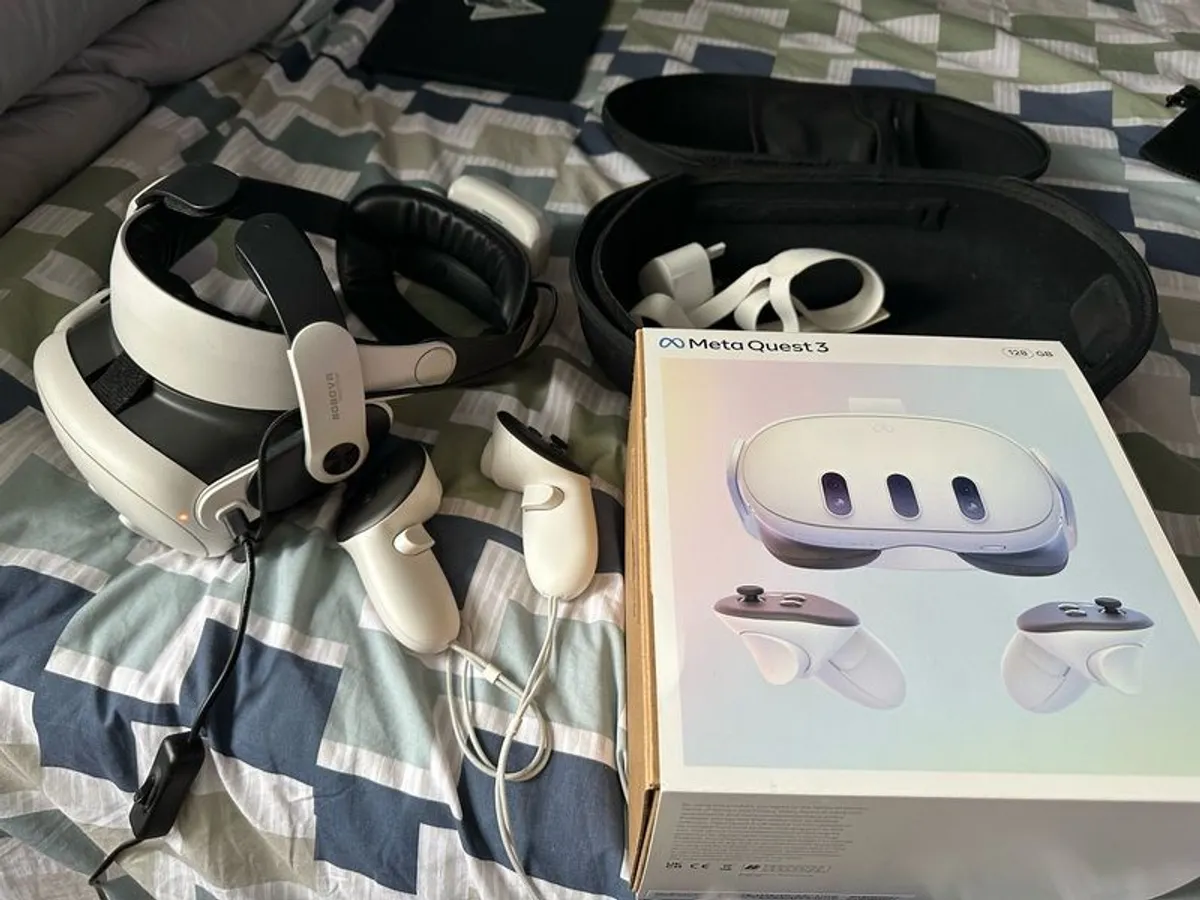 Meta quest 3 128gb VR headset with accessories - Image 1
