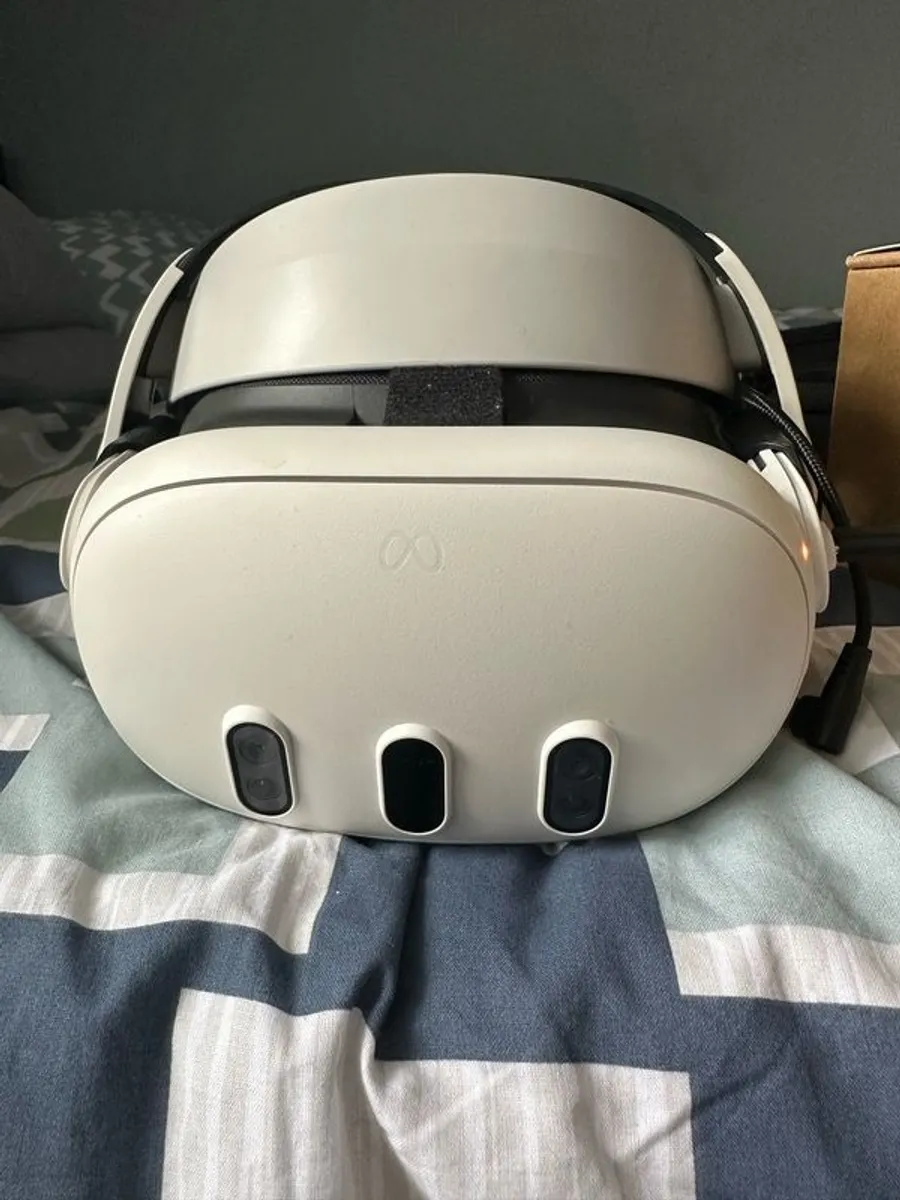 Meta quest 3 128gb VR headset with accessories - Image 3