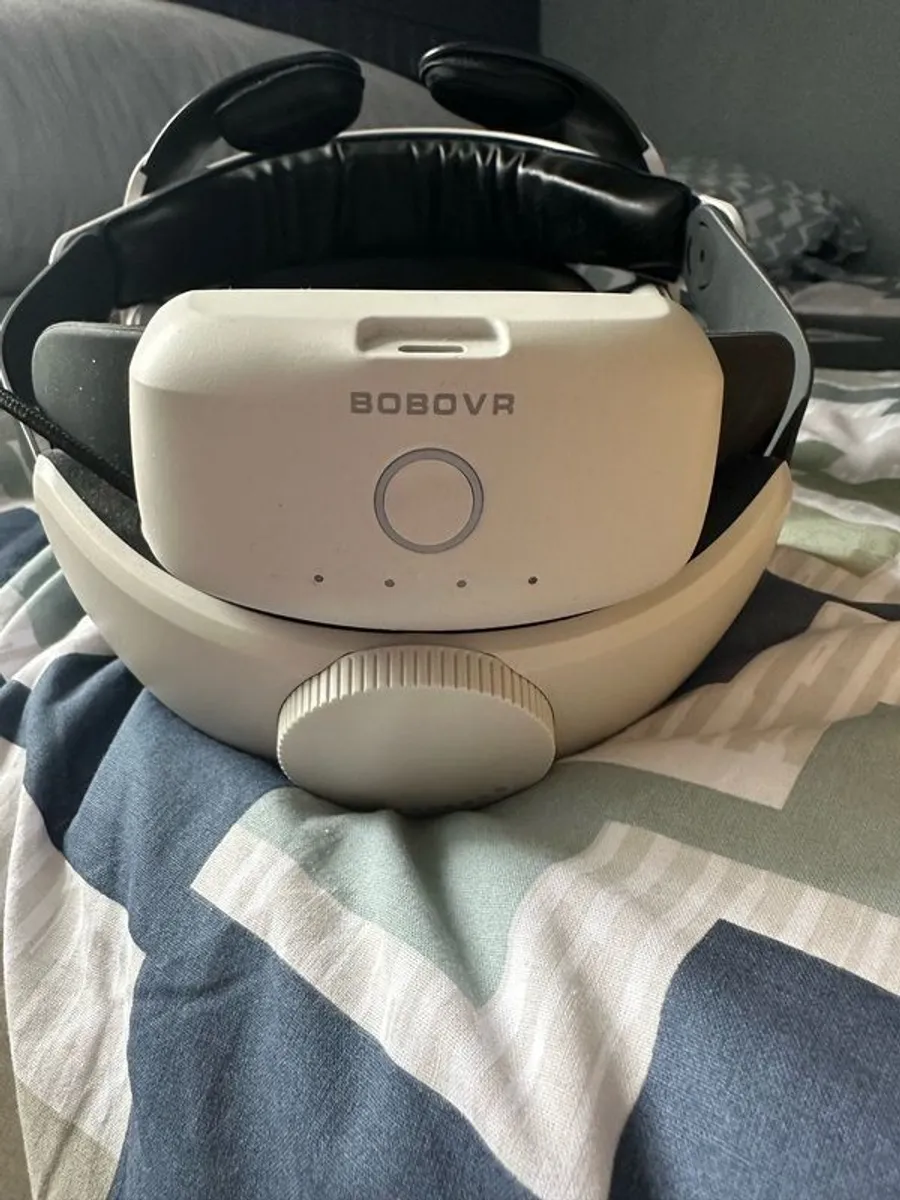 Meta quest 3 128gb VR headset with accessories - Image 4