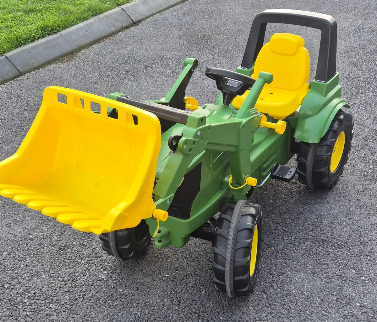 Toy John Deere Pedal Tractor - Image 1