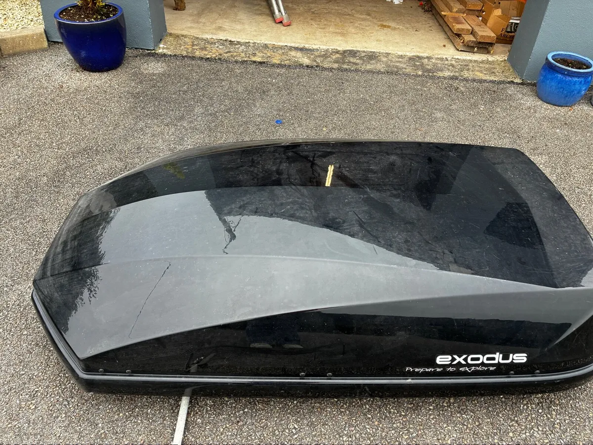 Roof box for car with  bars - Image 3