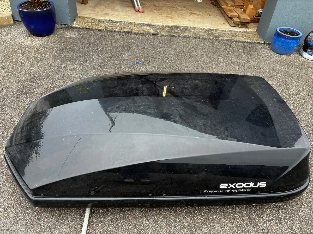 Roof box for car with  bars - Image 2