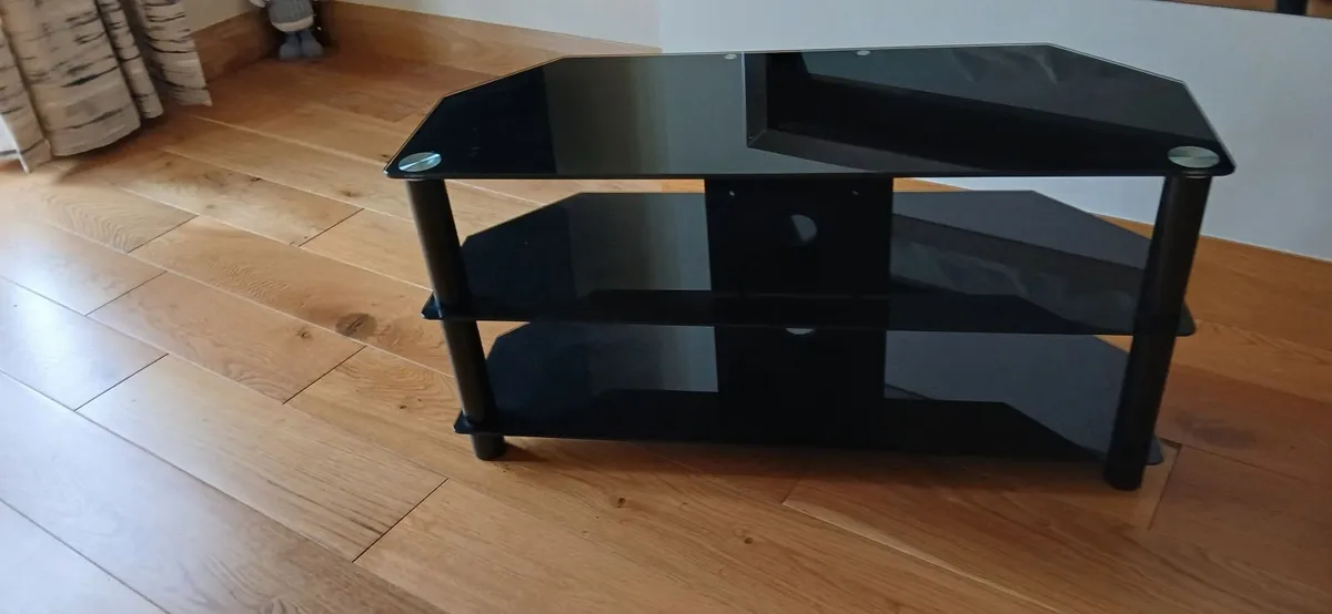 Tv Stand. - Image 1