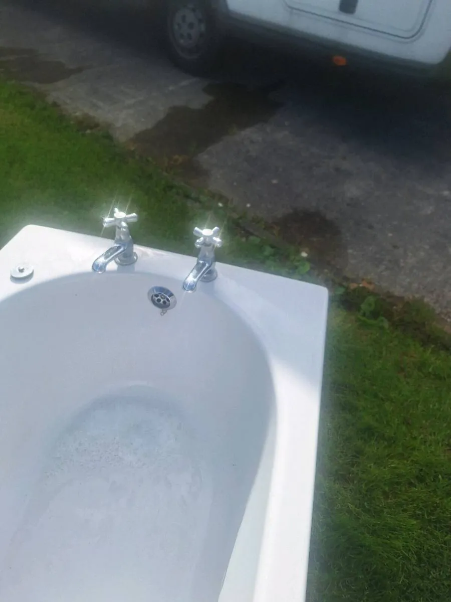 Bathroom Suite - Image 2