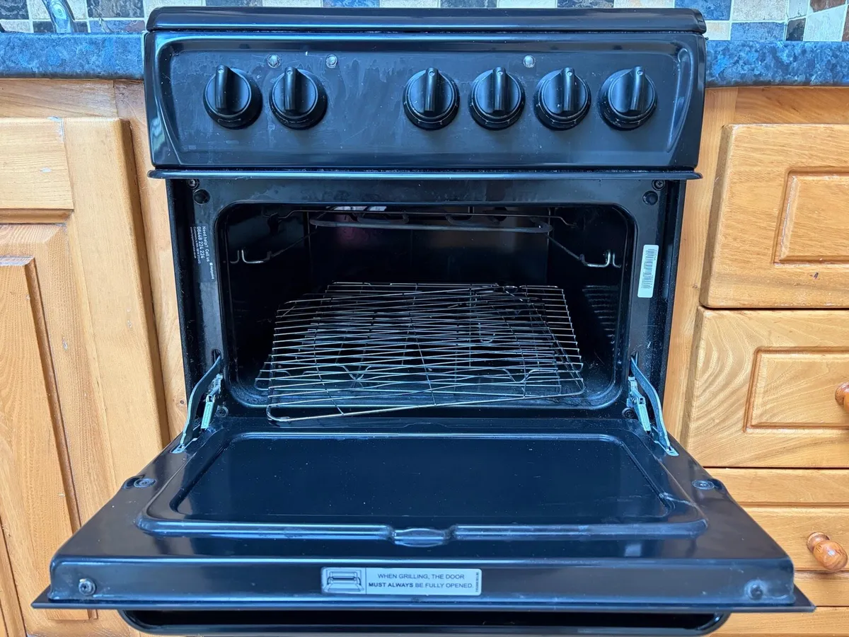 Hotpoint freestanding electric double oven and hob - Image 2