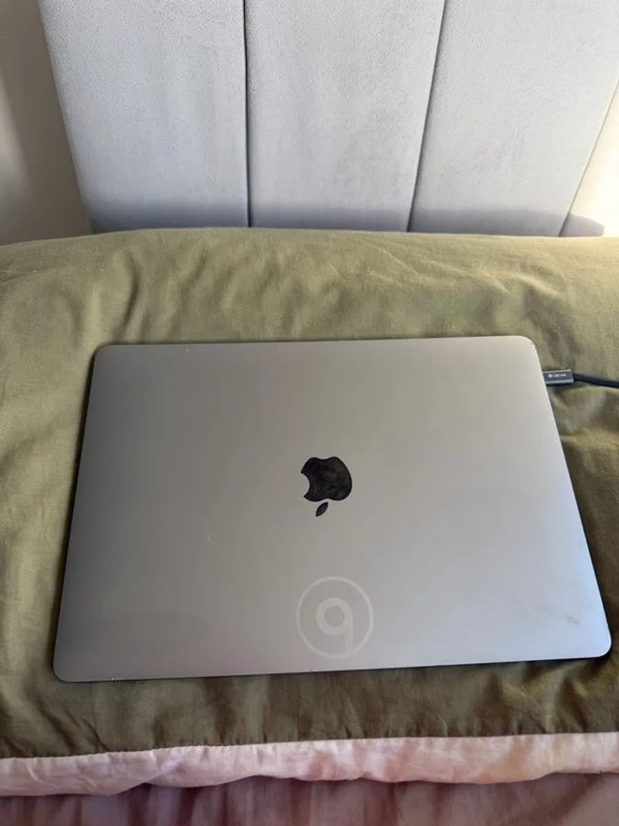 macbook pro 2018 13 inch - space grey - Image 1