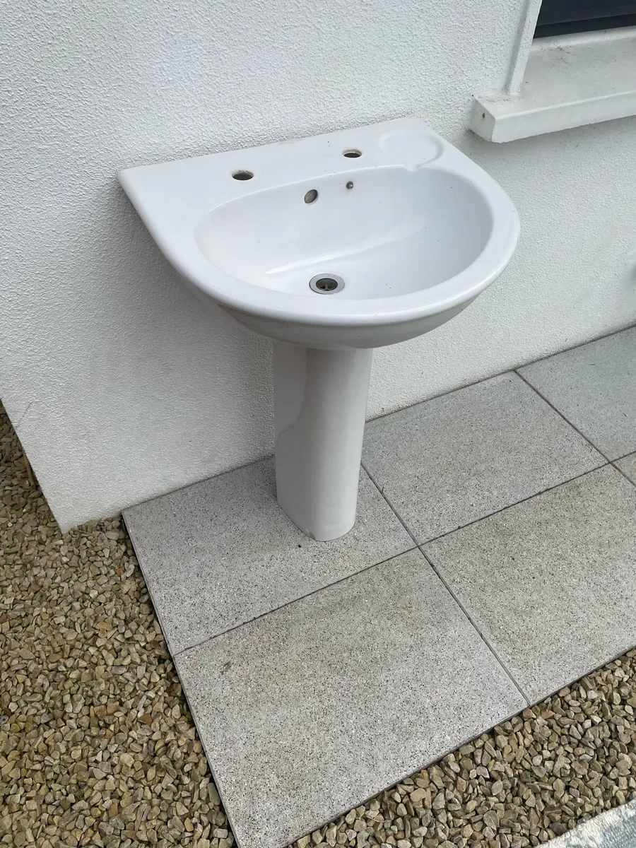 Wash hand basin and pedestal - Image 1