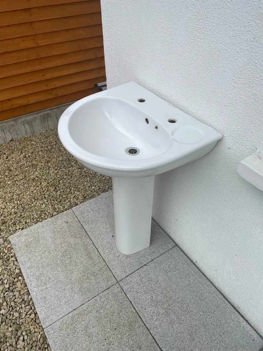 Wash hand basin and pedestal - Image 2