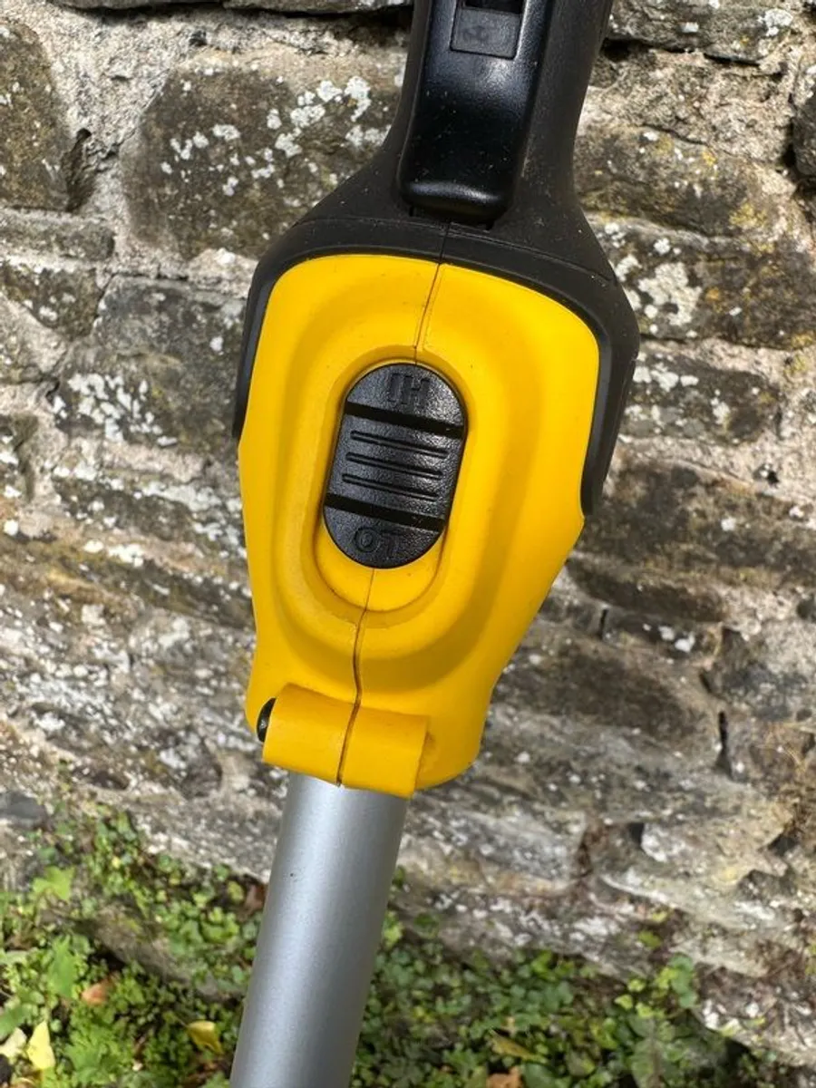 DEWALT Strimmer DCM561PBS-XJ 18V Brushless String Trimmer Bare Unit - Image 3