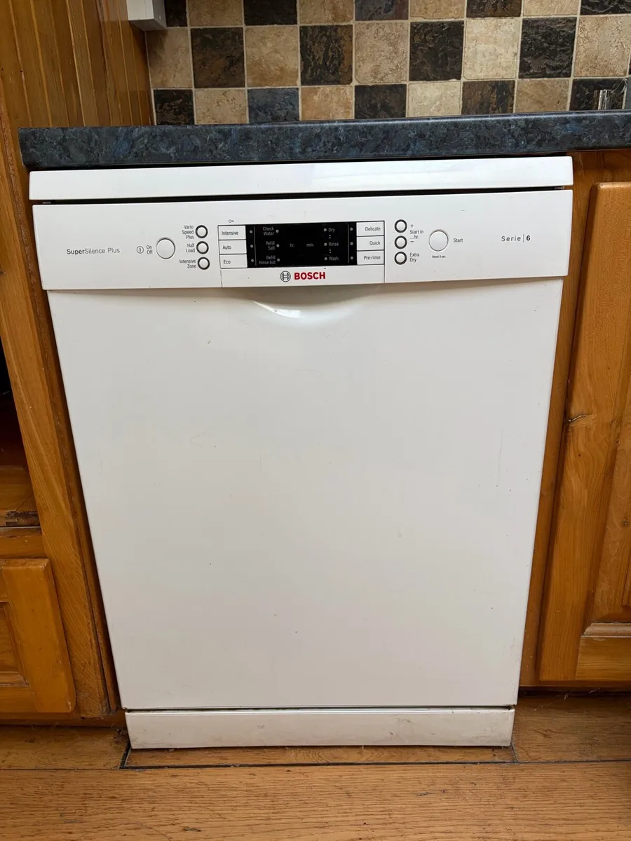 Bosch Serie 6 Dishwasher, White, Freestanding - Image 1