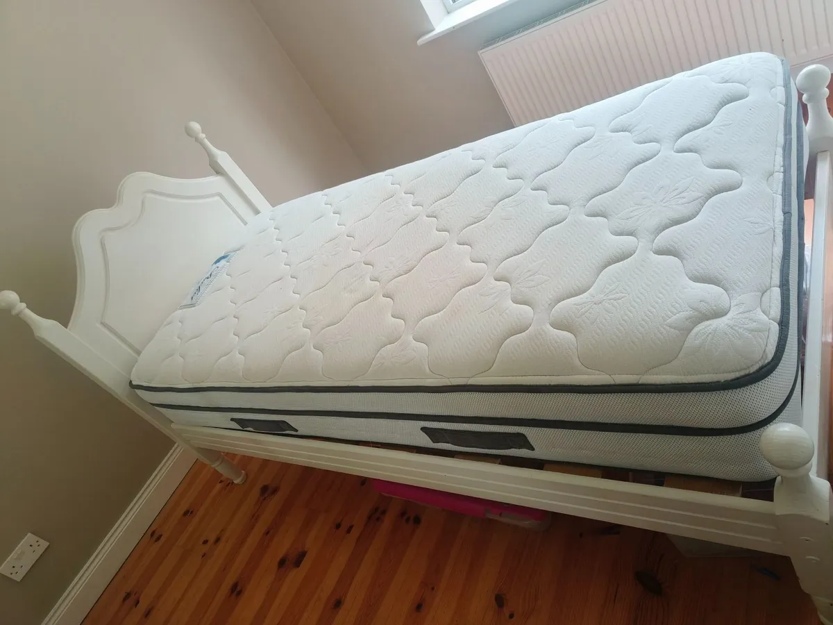 Single bed - Image 2