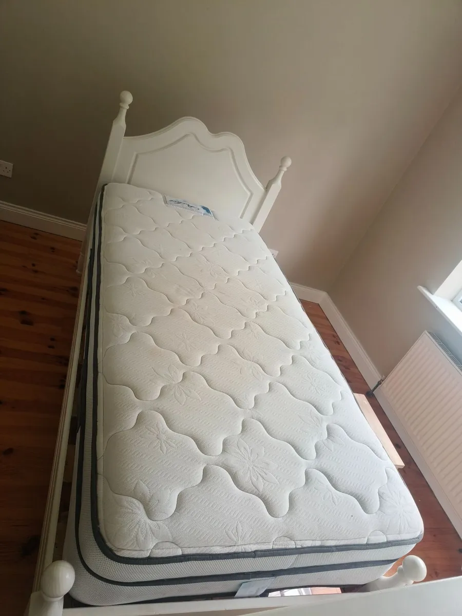 Single bed - Image 1
