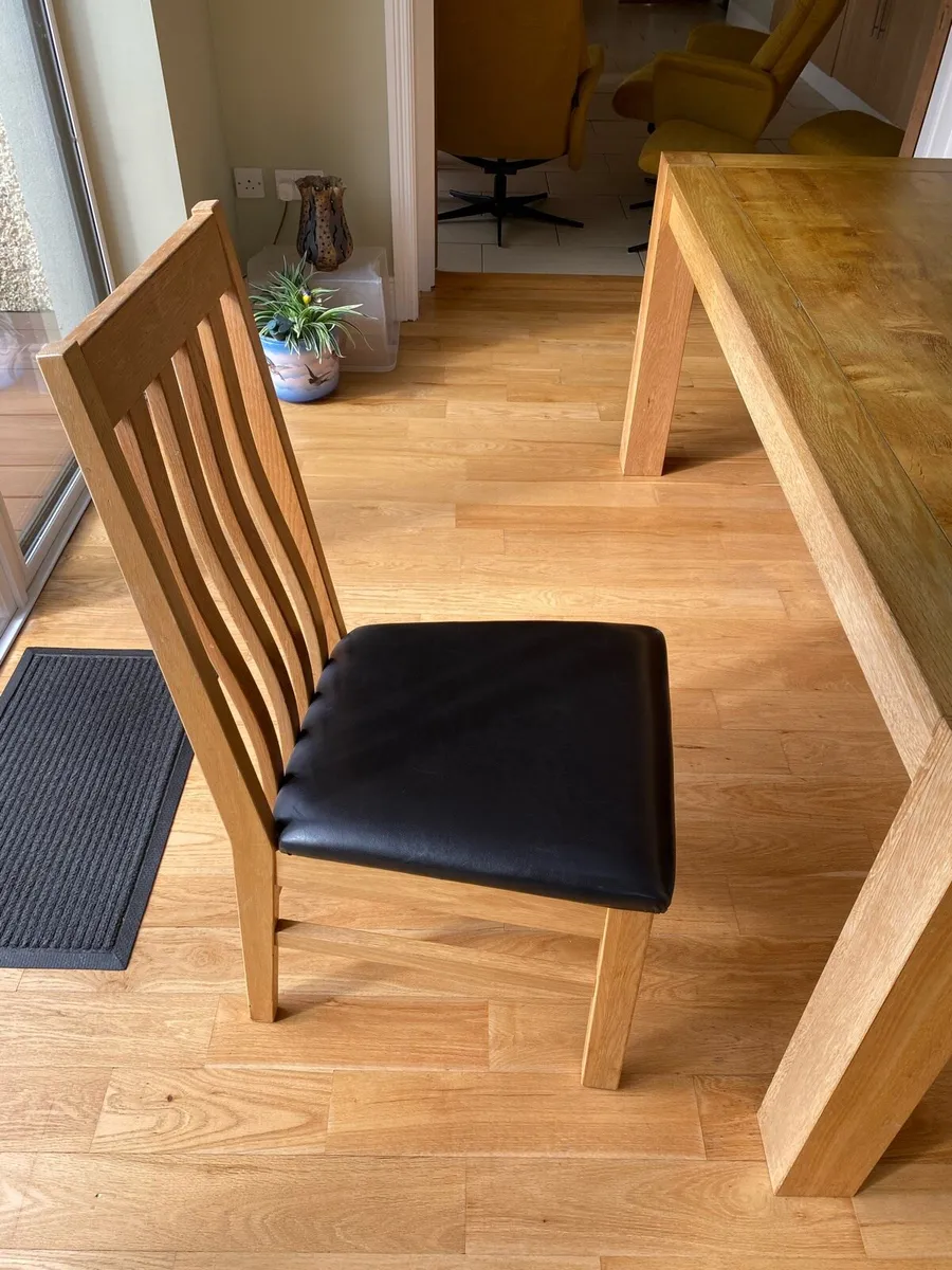 Table & chairs - Image 3