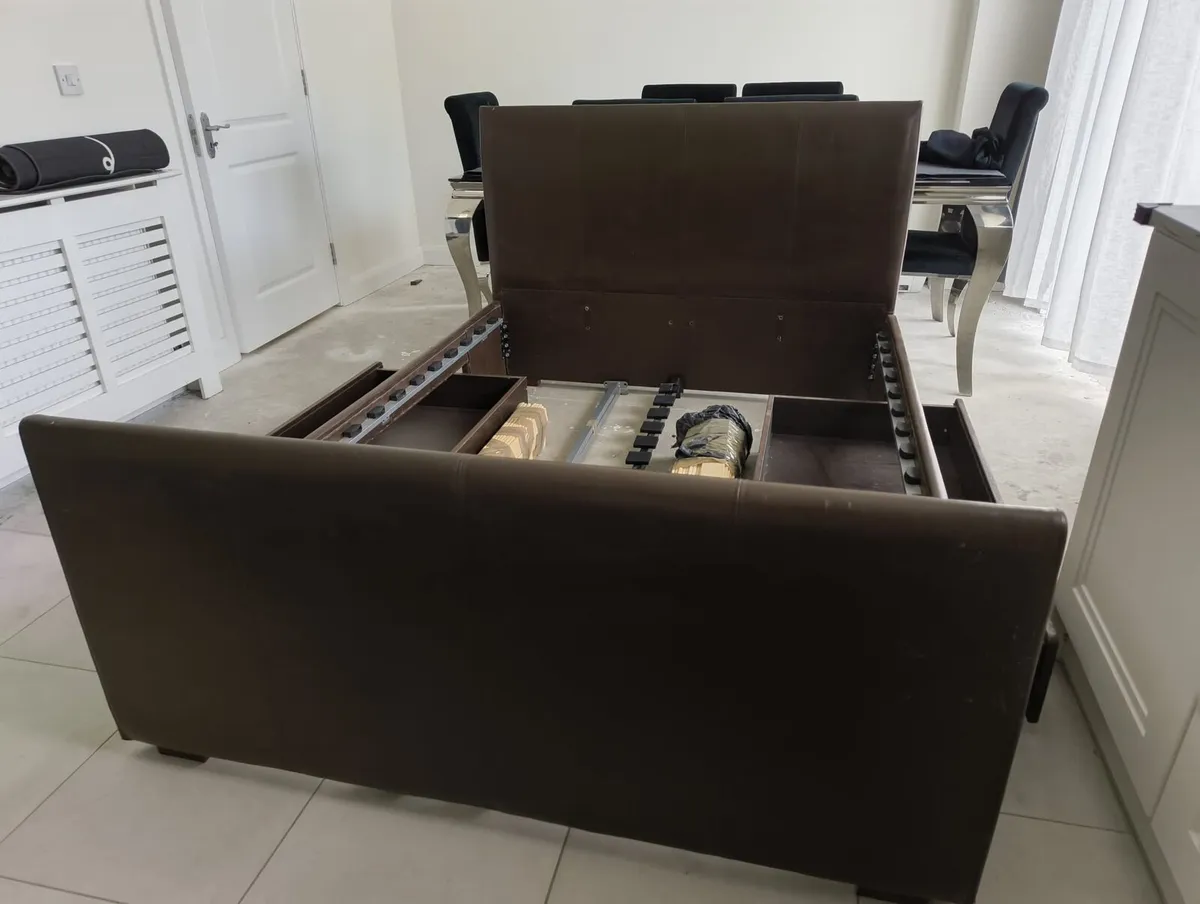 Double size bed - Image 1