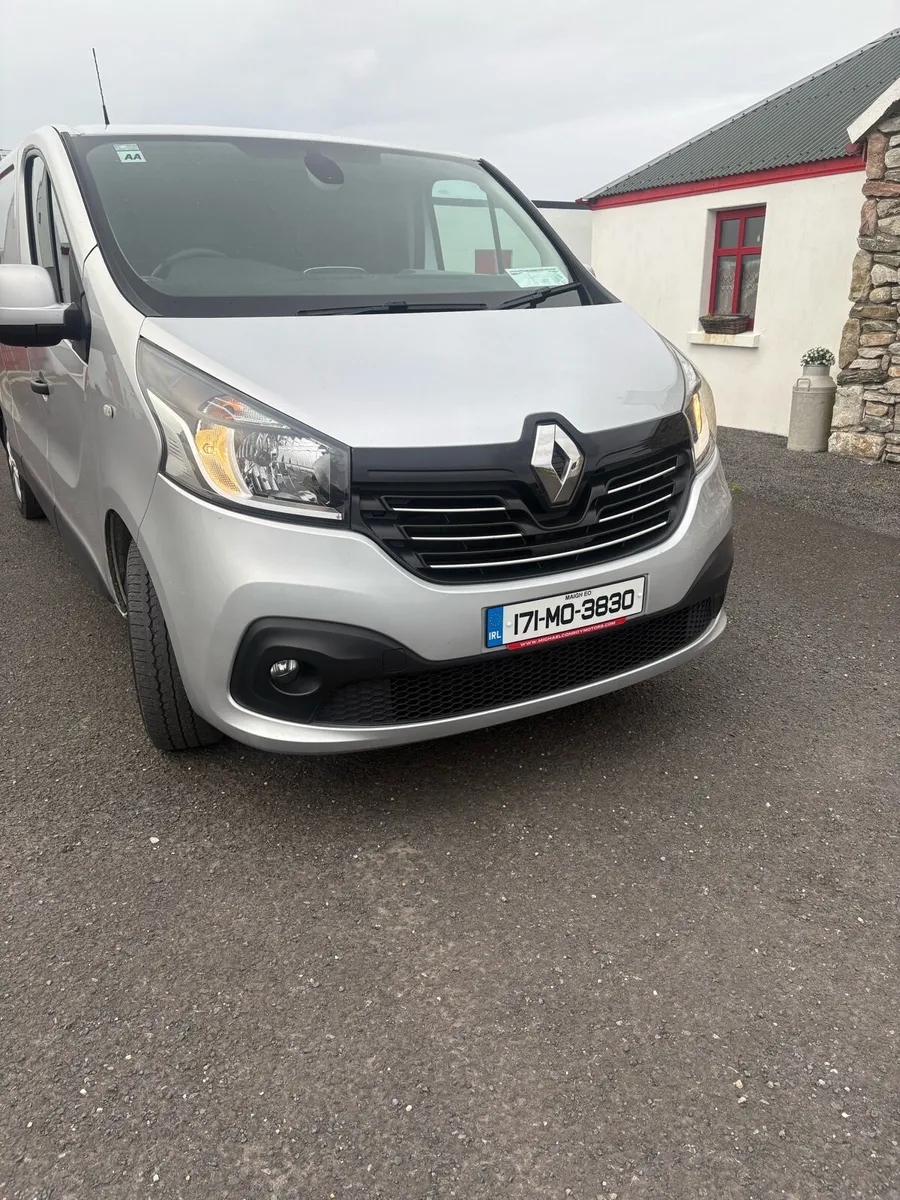 2017 Renault trafic sport - Image 1