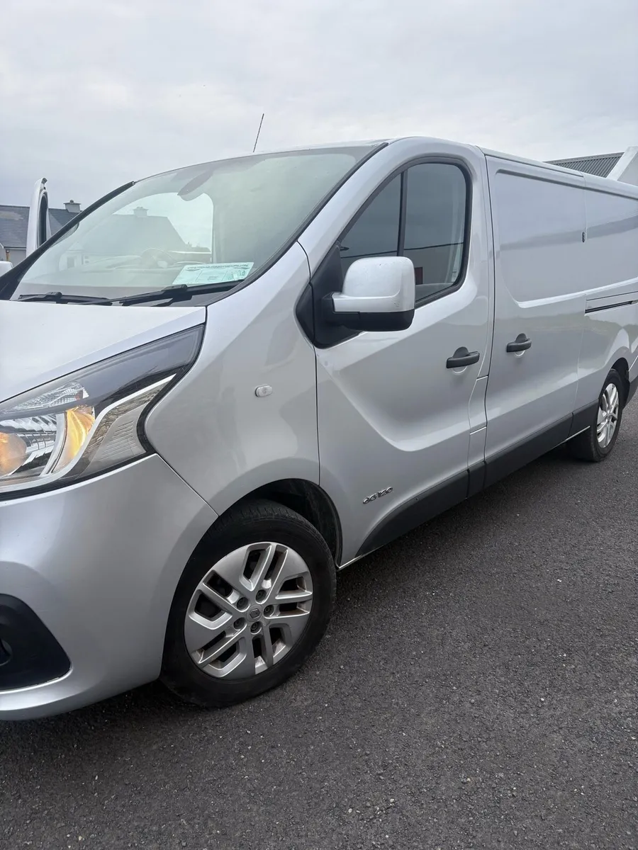 2017 Renault trafic sport - Image 3