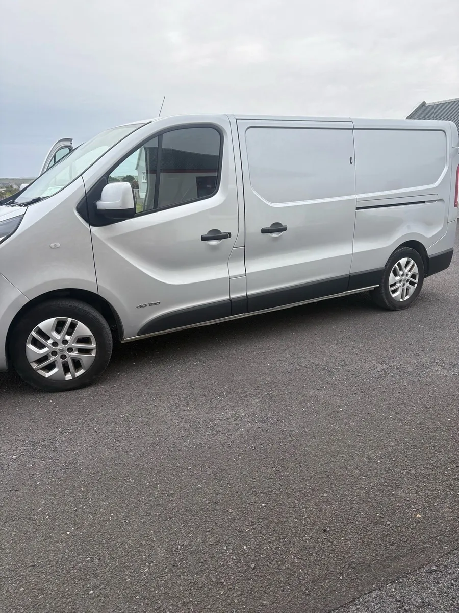 2017 Renault trafic sport - Image 4