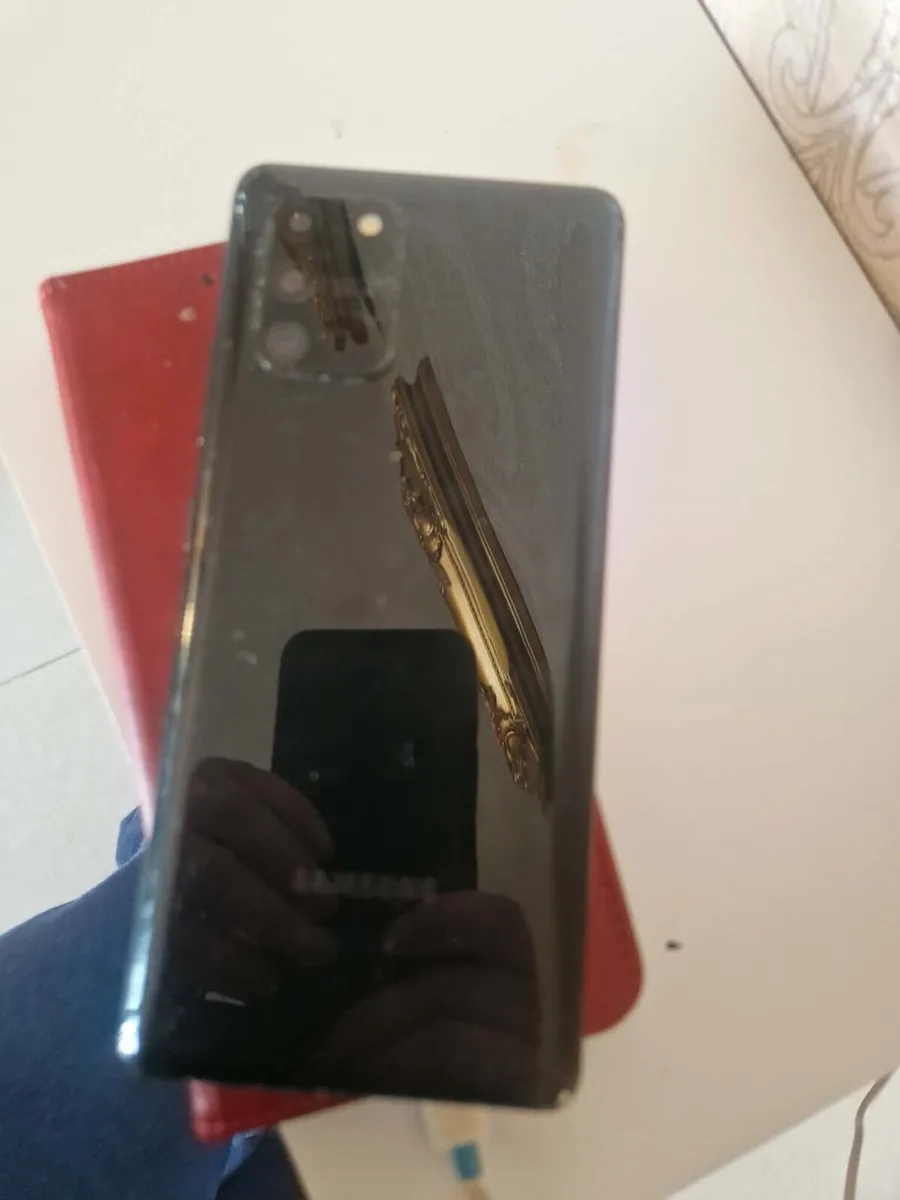 Samsung S10 - Image 2