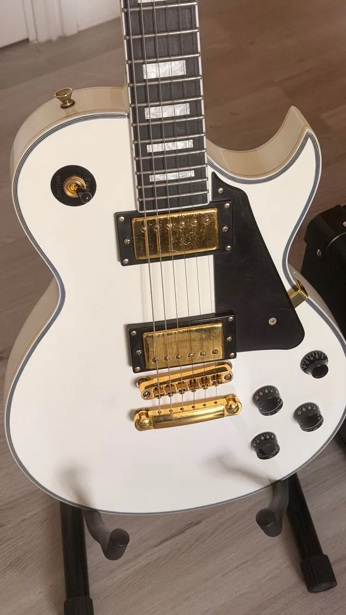 Electric Guitar and Amp - Image 2