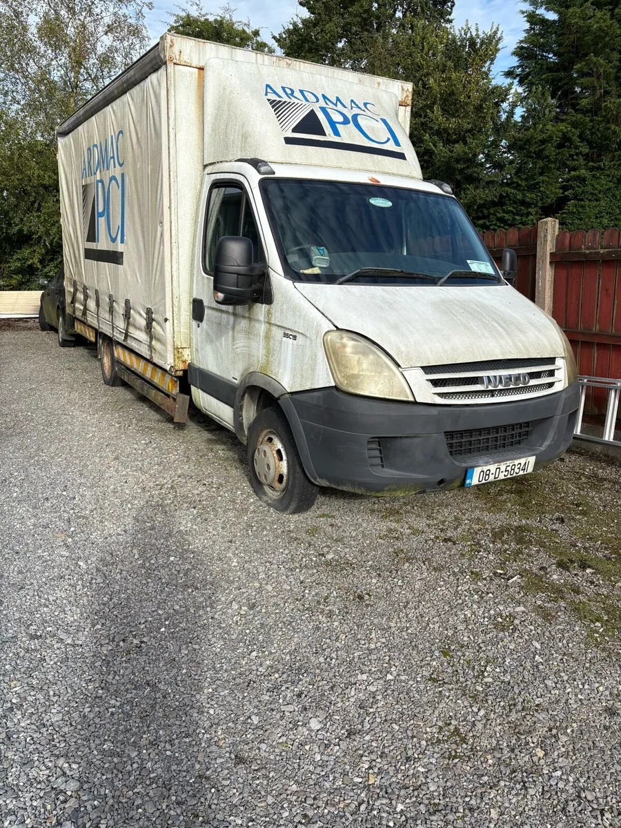 Iveco curtain sider - Image 1