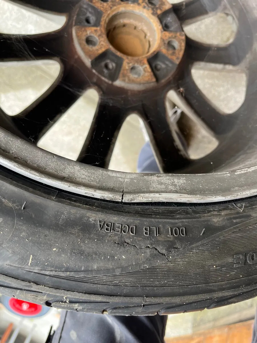 BMW wheels 18 inch 1 cracked - Image 4
