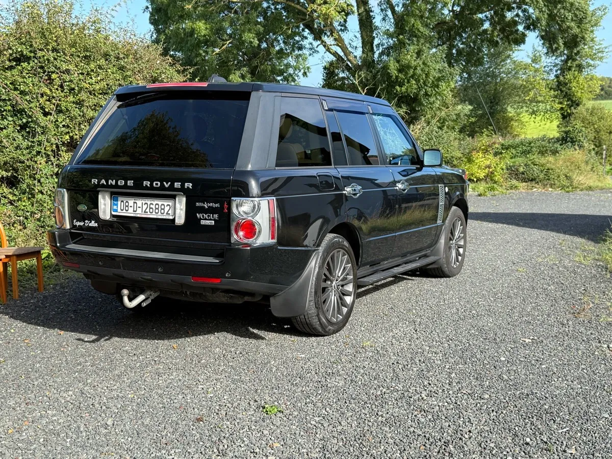 Range Rover Vogue 3.6 TD6 V8 Crewcab - Image 3