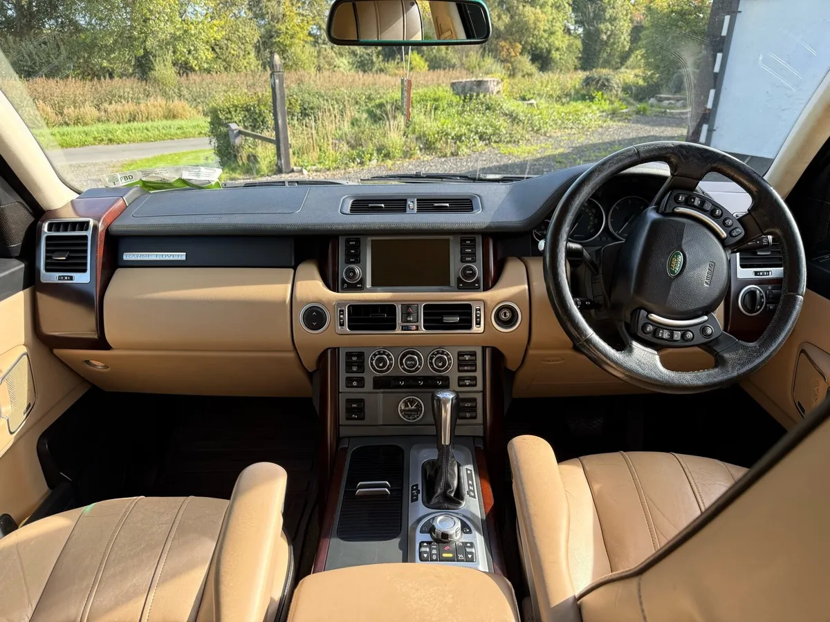 Range Rover Vogue 3.6 TD6 V8 Crewcab - Image 3
