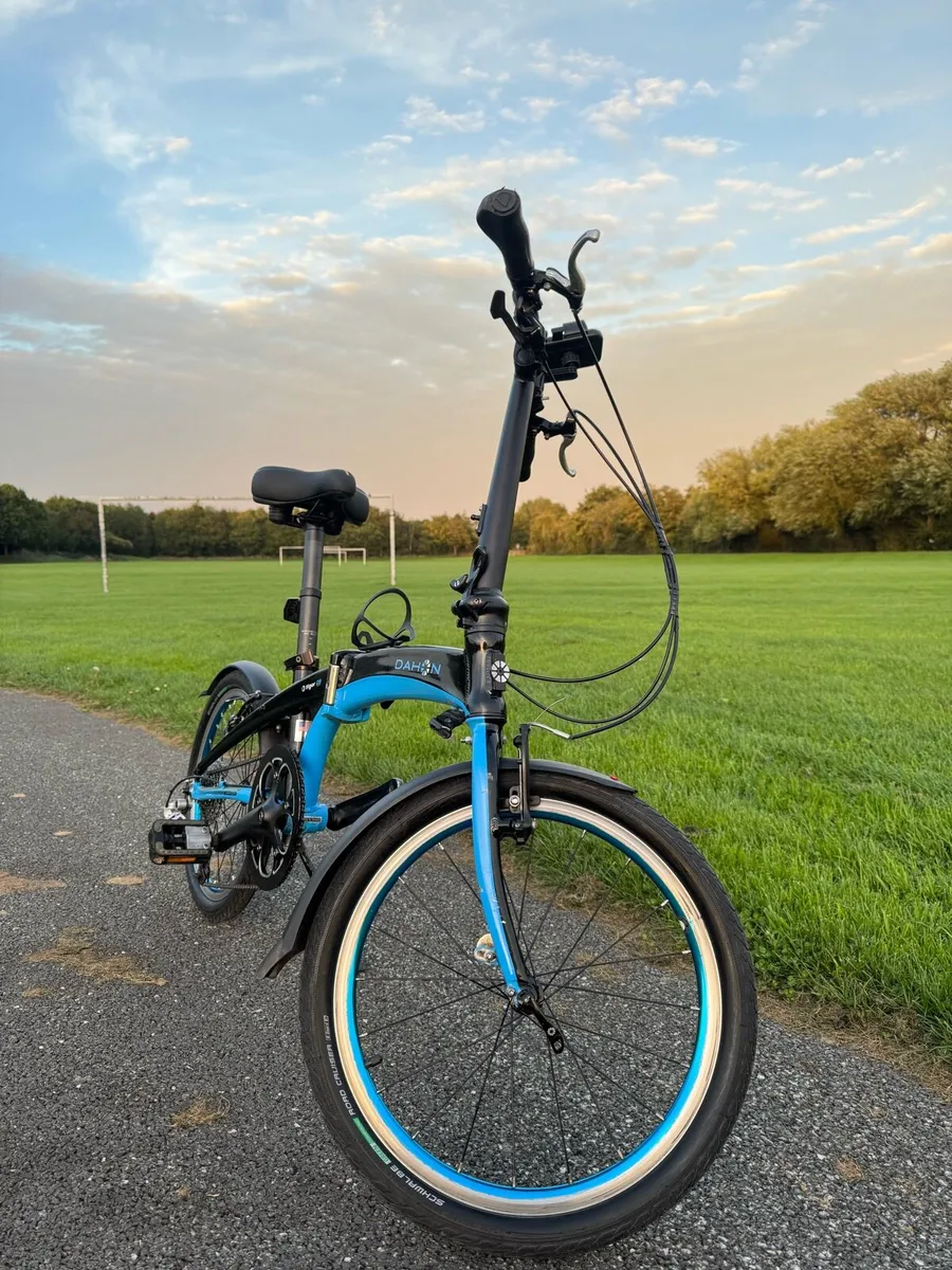 Dahon Vigor D9 Folding Bike - Image 1