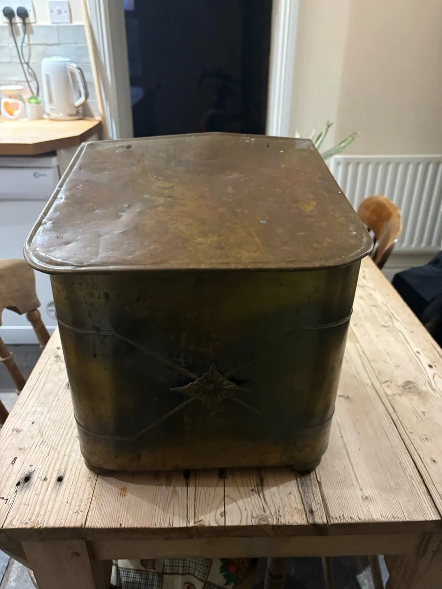 Brass Coal/Fire Log Box w Coal Clippers - Image 1