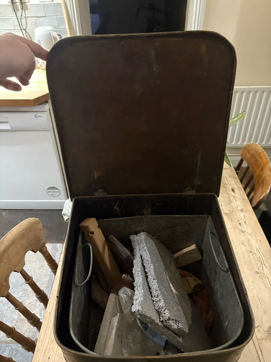 Brass Coal/Fire Log Box w Coal Clippers - Image 2