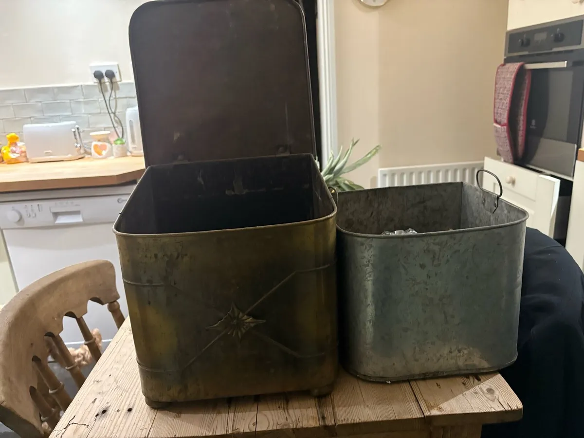 Brass Coal/Fire Log Box w Coal Clippers - Image 3