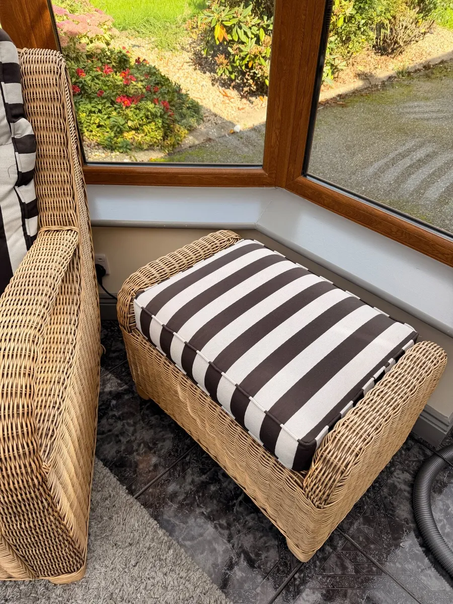 Two conservatory chairs table lamp and foot stool - Image 4