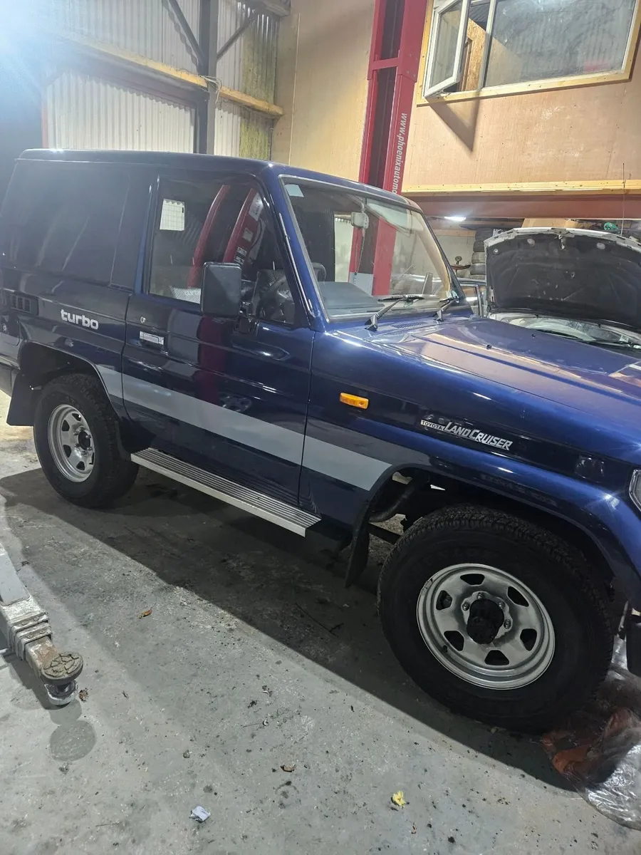 Toyota  landcruiser  92 commercial - Image 4